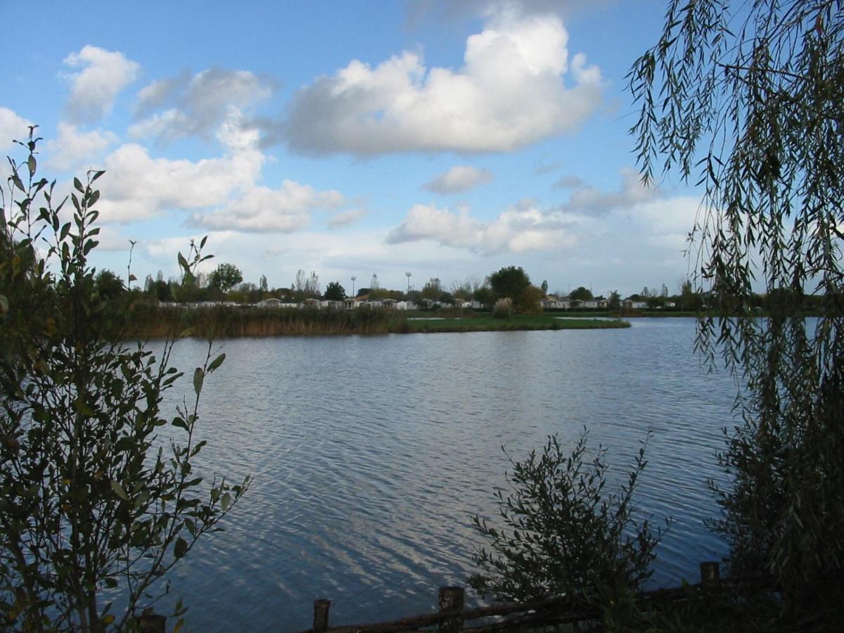 Camping Du Lac De Saujon Luaran gambar